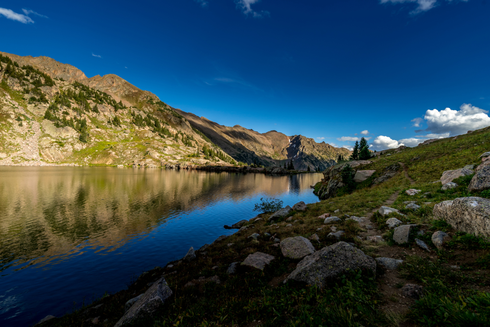 An image depicting the trail Pitkin Lake Trail and its surrounding area.