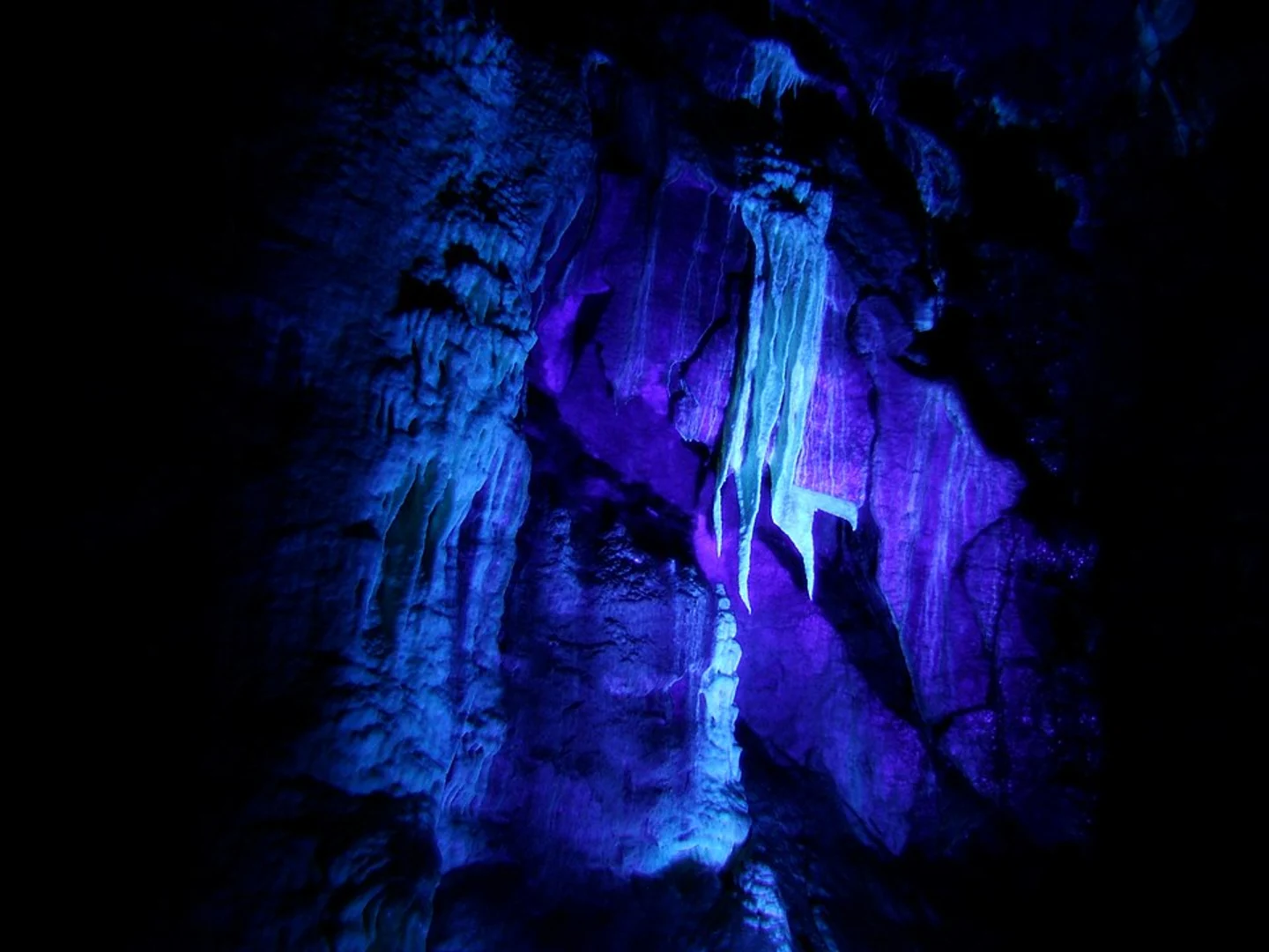 An image depicting the trail Angel Falls Chalk Cliffs and its surrounding area.