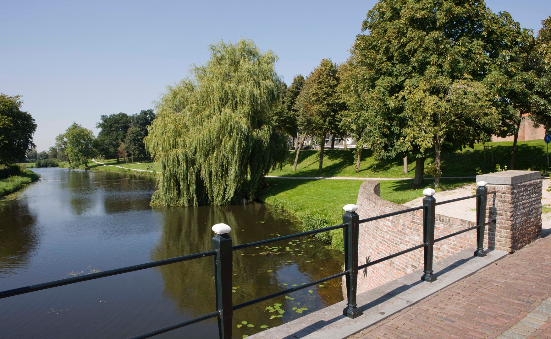 An image depicting the trail Witte Brug to Centrum via Abbertbos and Drontermeer and its surrounding area.
