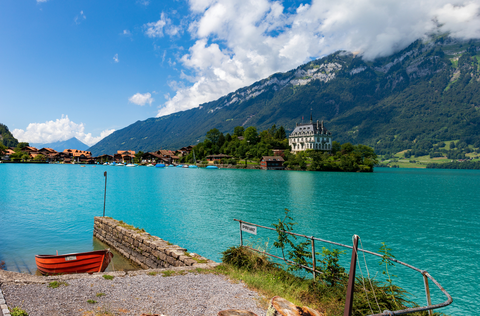 An image depicting the trail Bättenalp- Faulhorn – Iseltwald and its surrounding area.