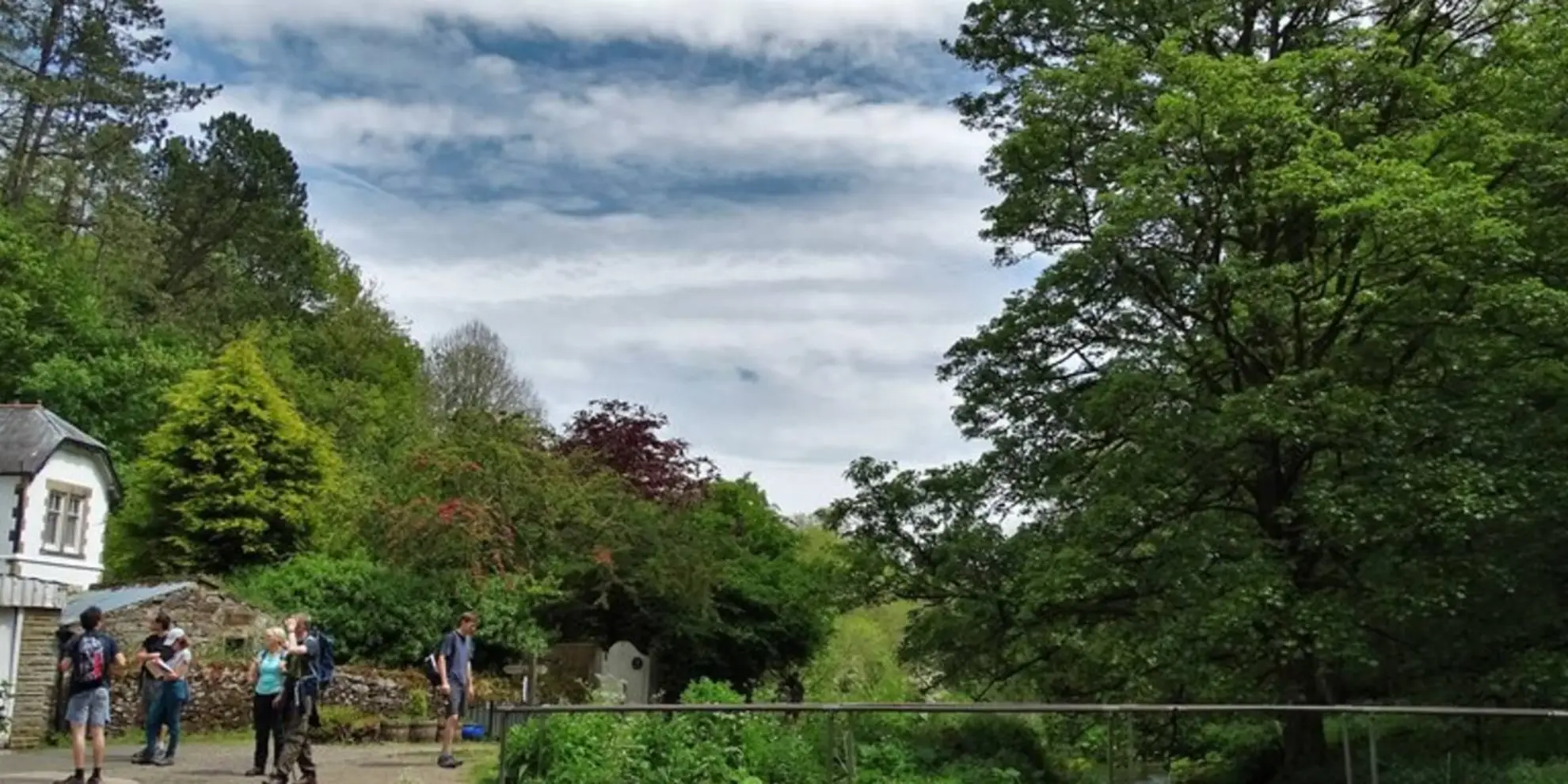 An image depicting the trail Alport - River Lathkill and Haddon Fields and its surrounding area.