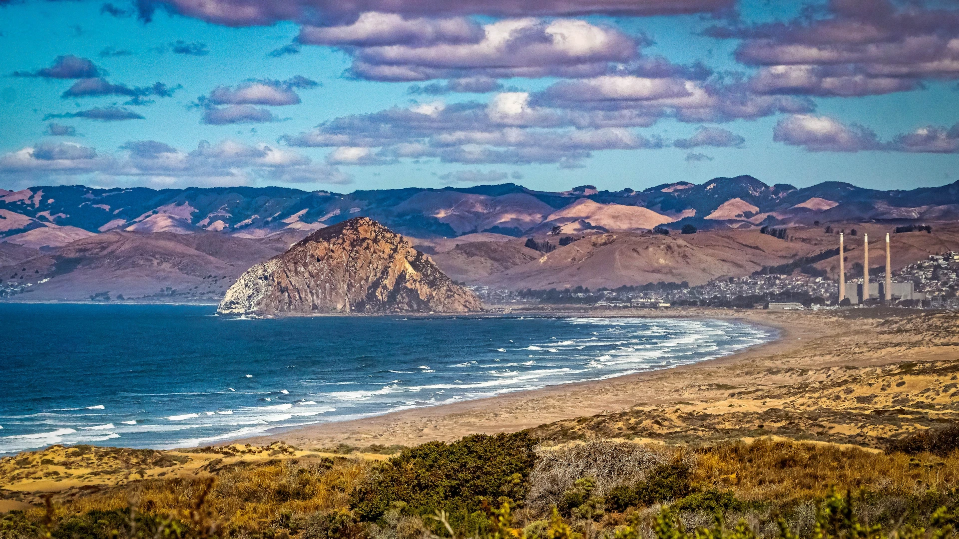 An image depicting the trail West Rim Trail and Grand Dune Loop Trail and its surrounding area.