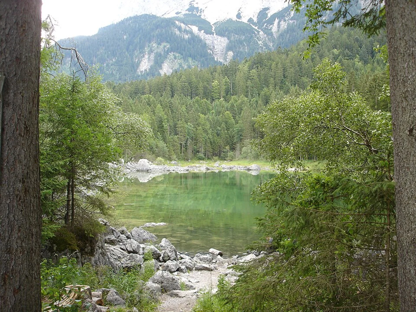 An image depicting the trail Eibsee and Frillensee Loop and its surrounding area.