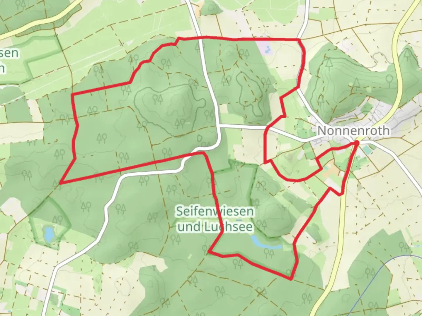 An image depicting the trail Seifenwiesen und Luchsee Loop and its surrounding area.