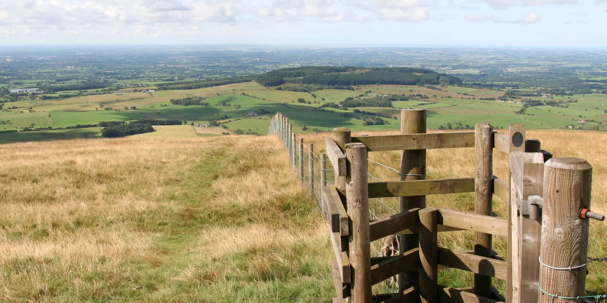 An image depicting the trail Saddle Fell - Fair Snape Fell and Parlick from Chipping and its surrounding area.
