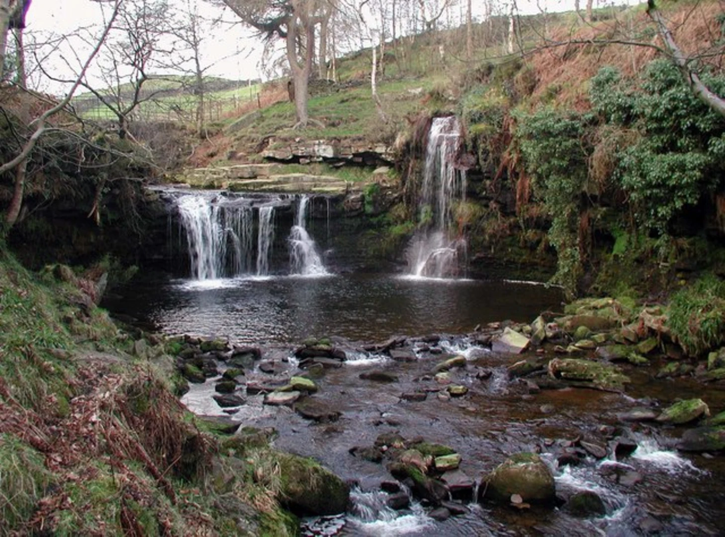 An image depicting the trail Heptonstall, Lumb Falls and Lower Mill Pond Loop and its surrounding area.