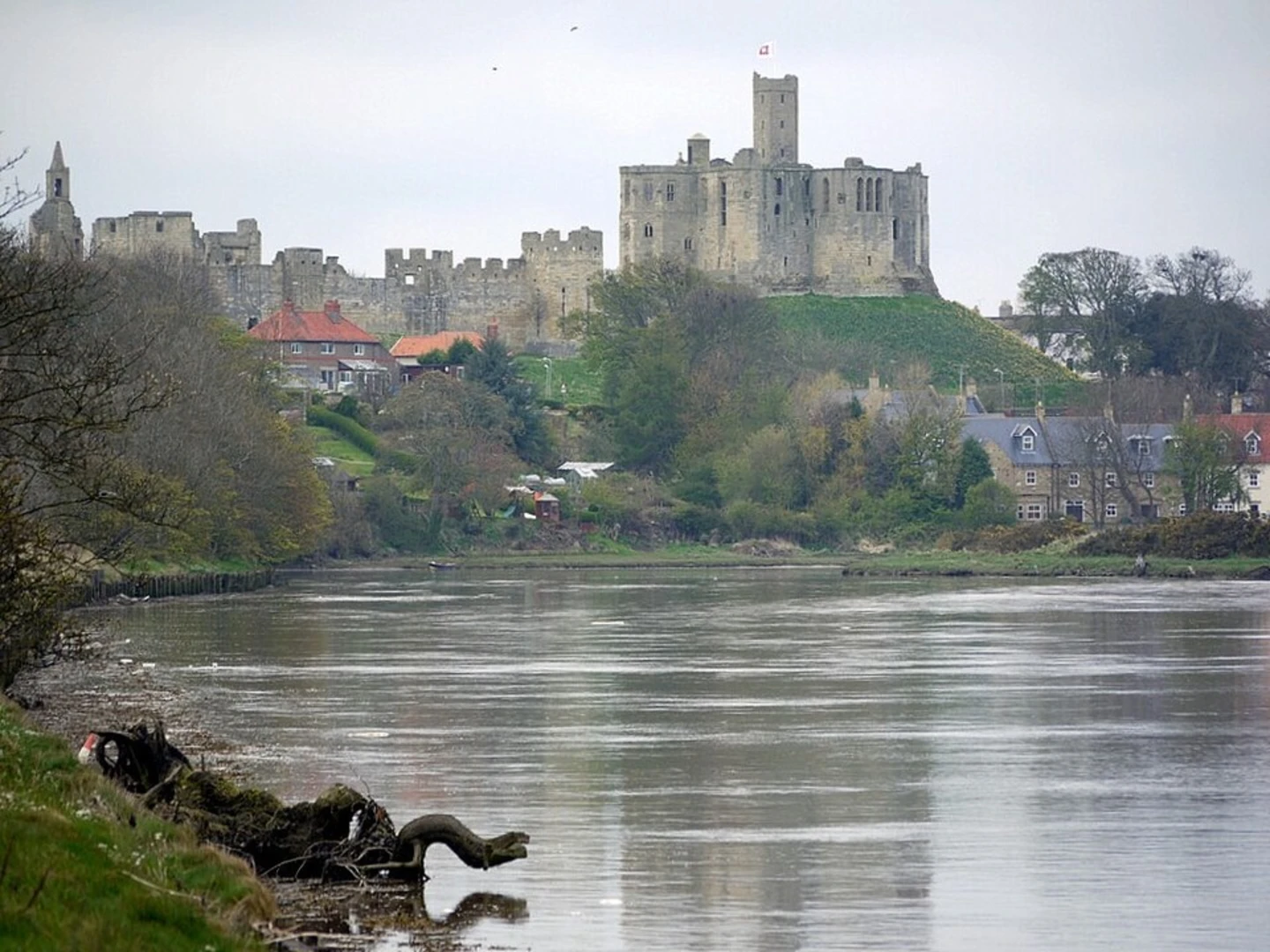 An image depicting the trail Warkworth River Walk and its surrounding area.