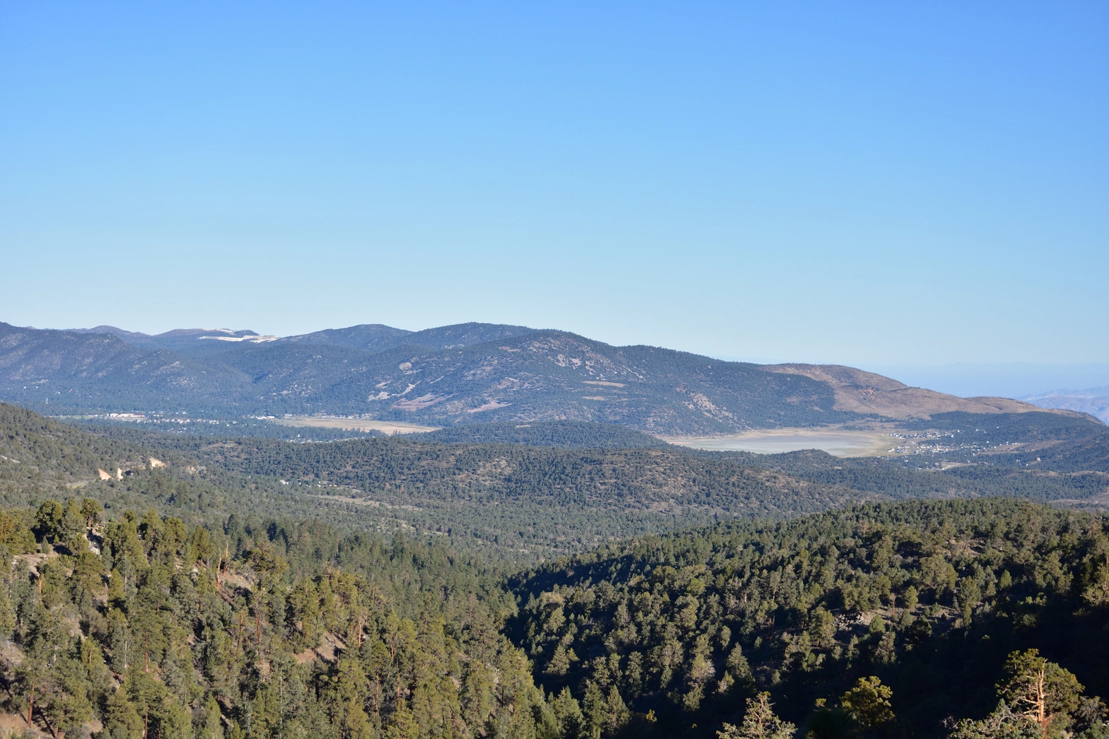 An image depicting the trail Onyx Peak via Pipes Canyon Road and its surrounding area.
