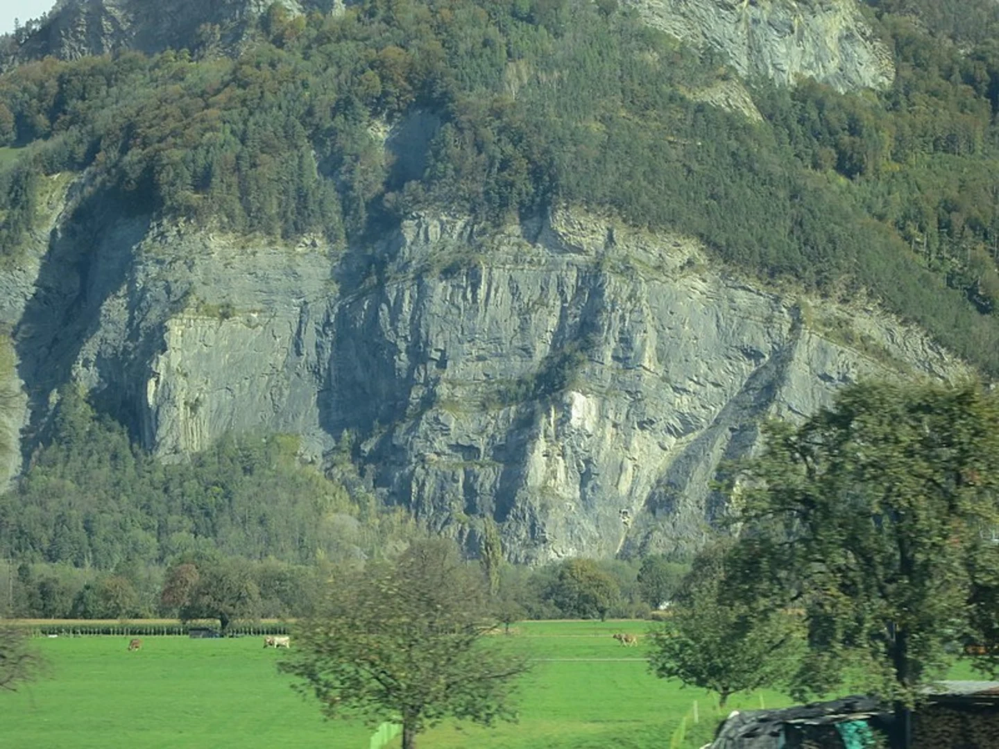 An image depicting the trail Chaltenbrunnen - Engelhornhütte - Rosenlaui and its surrounding area.