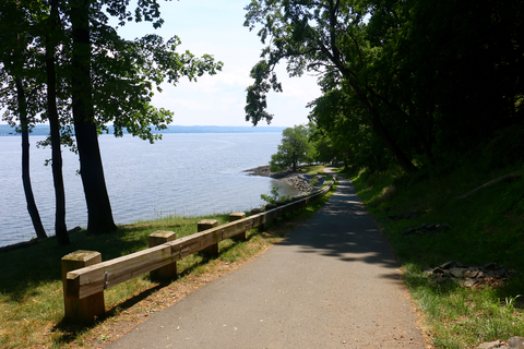 An image depicting the trail Nyack Beach State Park and Hook Mountain Loop and its surrounding area.