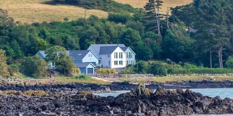 An image depicting the trail Eden Way and its surrounding area.