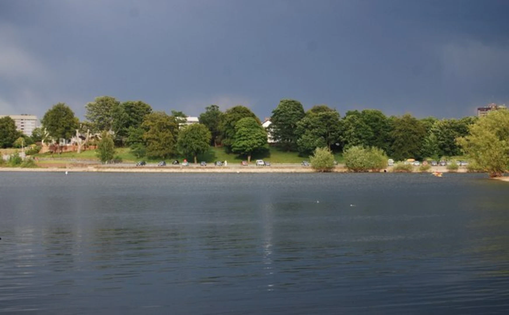 An image depicting the trail Edgbaston Reservoir Loop and its surrounding area.