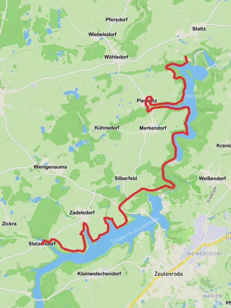 An image depicting the trail Talsperre Zeulenroda and Weidatalsperre Shore Walk and its surrounding area.