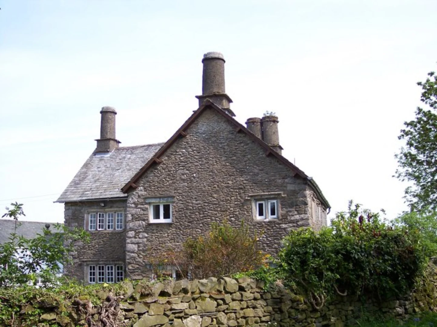 An image depicting the trail Eversley and Haversham Loop Walk and its surrounding area.