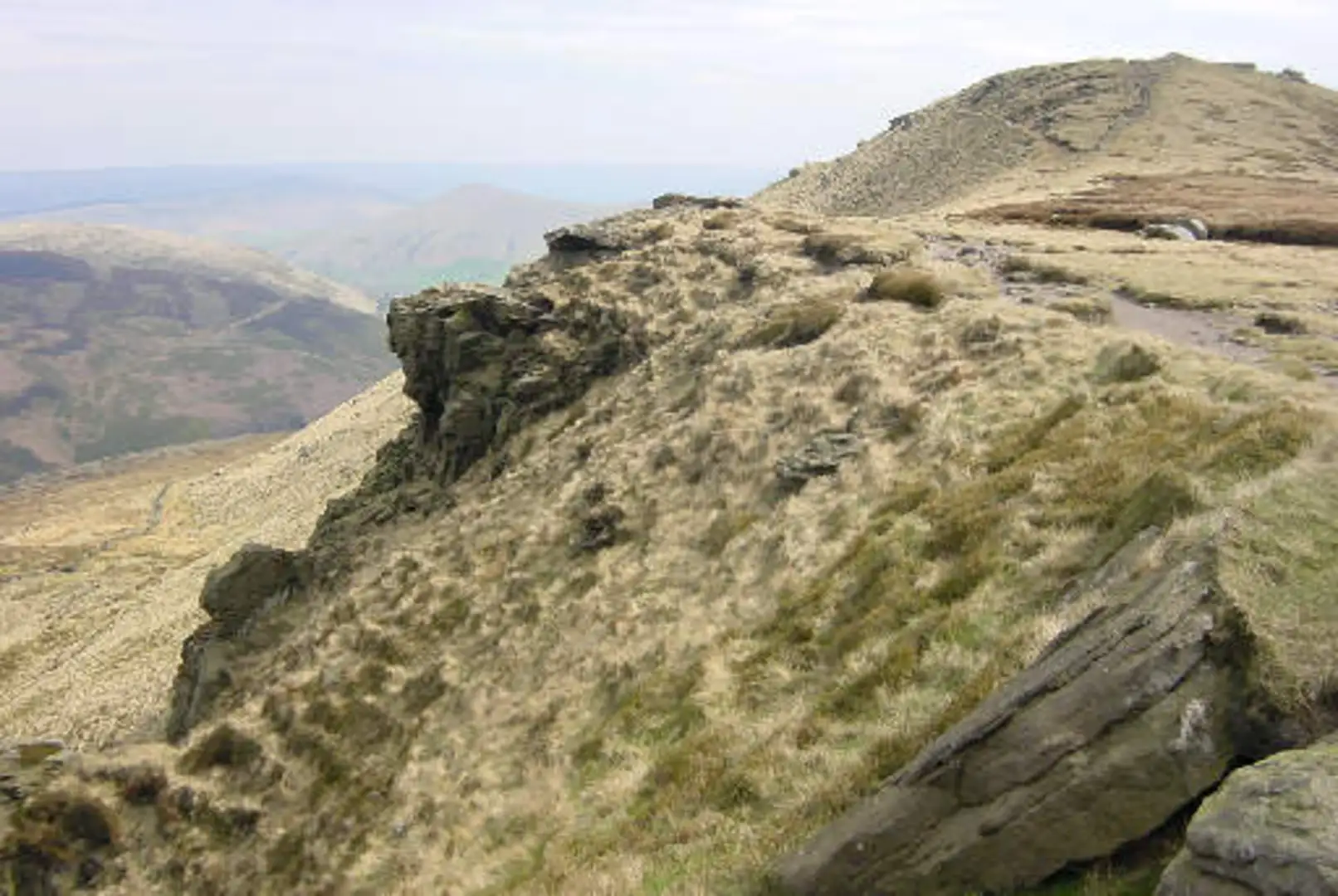 An image depicting the trail Kinder Low, Kinder Downfall and Grindslow Knoll Loop and its surrounding area.