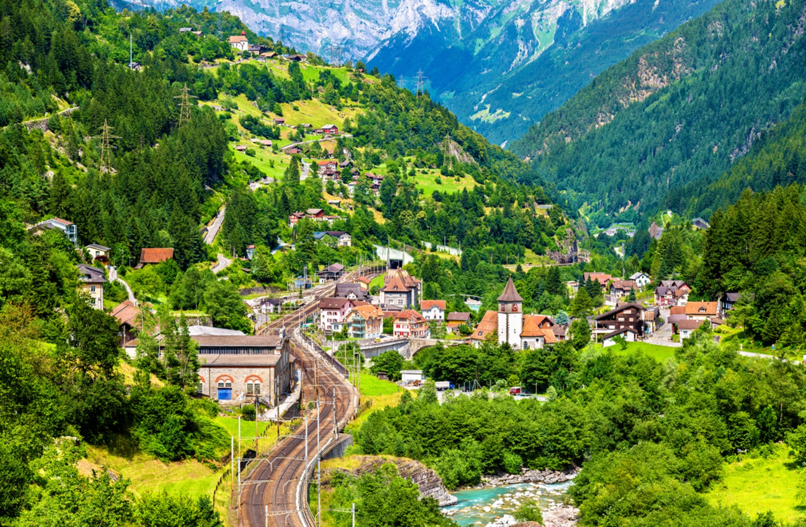 An image depicting the trail Treschhütte – Fellilücke – Oberalp Pass and its surrounding area.