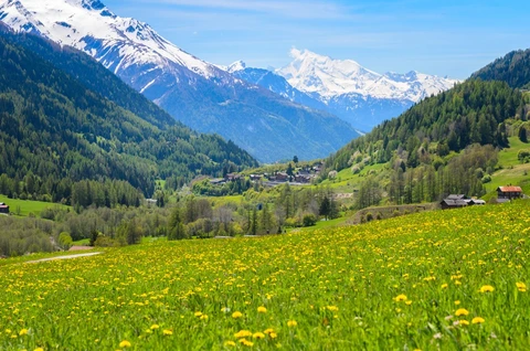 An image depicting the trail Jura Crest Trail and its surrounding area.