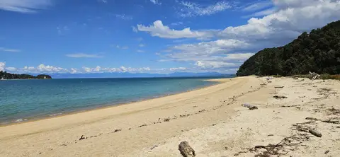 An image depicting the trail Abel Tasman Coastal Track and its surrounding area.