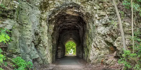 An image depicting the trail Katy Trail and its surrounding area.