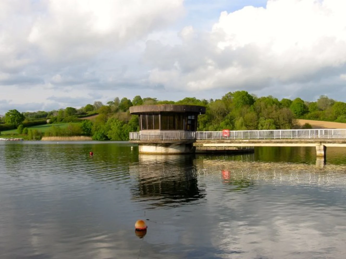 An image depicting the trail Arlington Reservoir and Ludlay Coppice and its surrounding area.