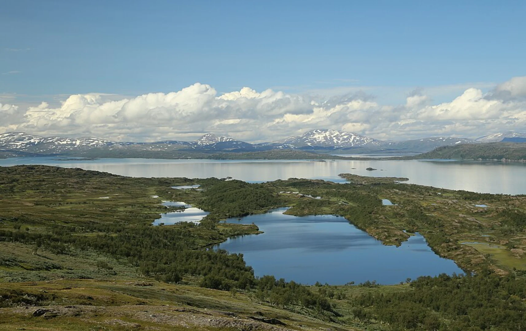 An image depicting the trail Padjelantaleden and its surrounding area.