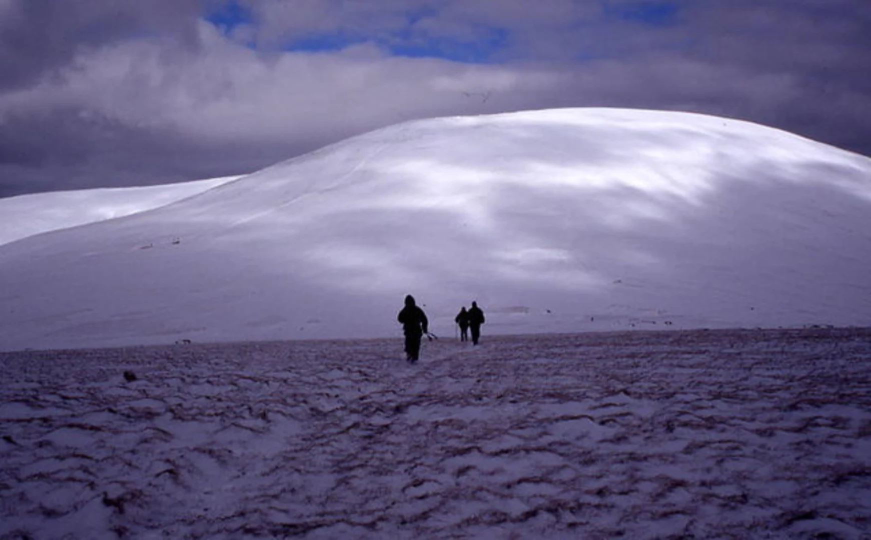 An image depicting the trail Ballineddan Mountain and its surrounding area.