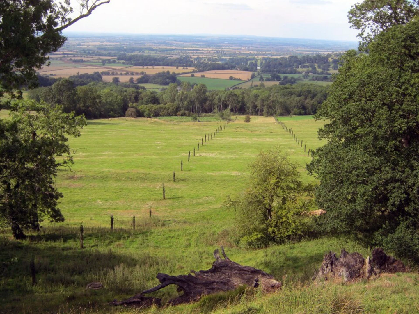 An image depicting the trail Cotswold Way from Winchcombe to Stanton and its surrounding area.