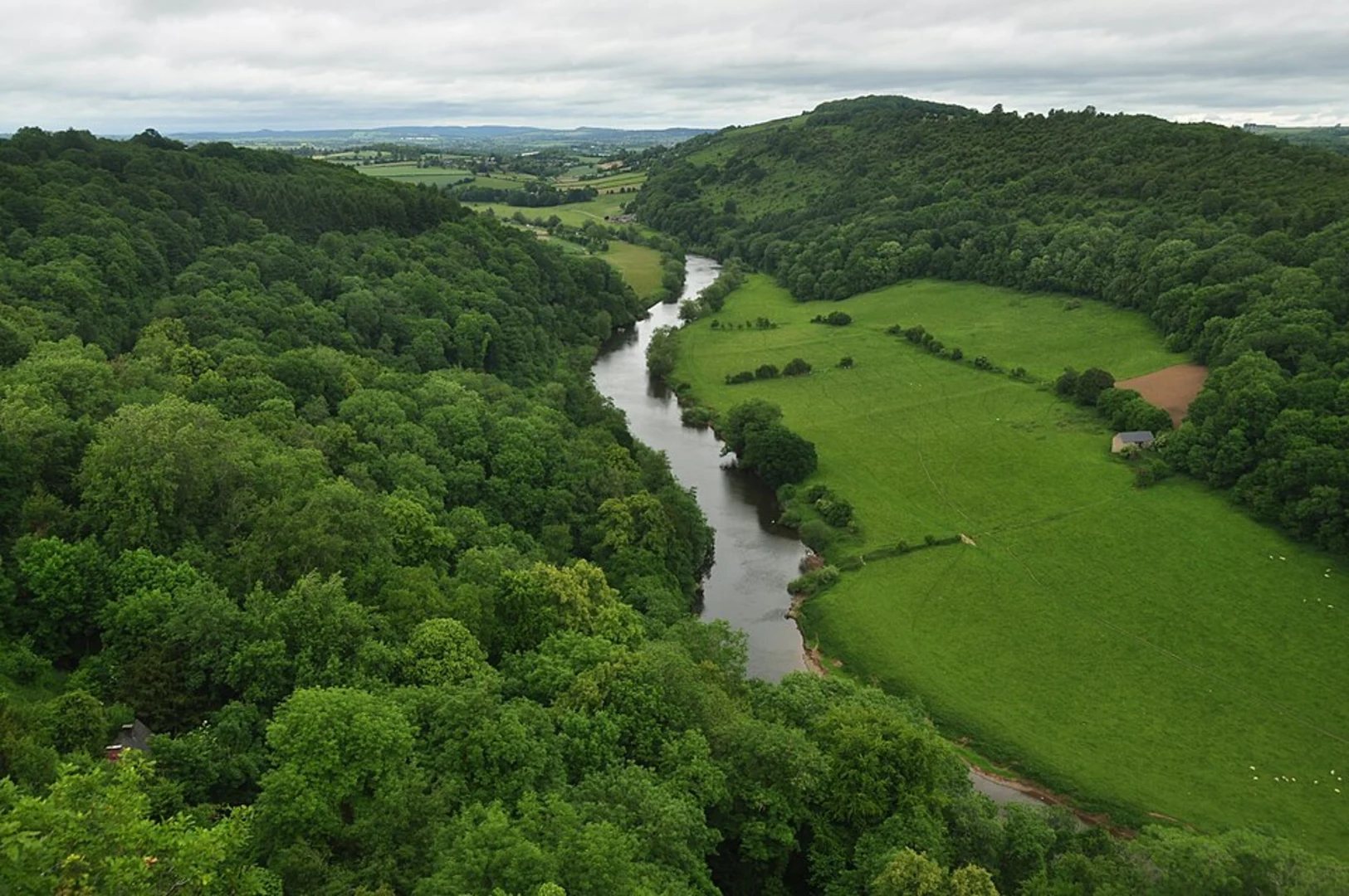 An image depicting the trail Goodrich and Welsh Bicknor Loop via River Wye and its surrounding area.