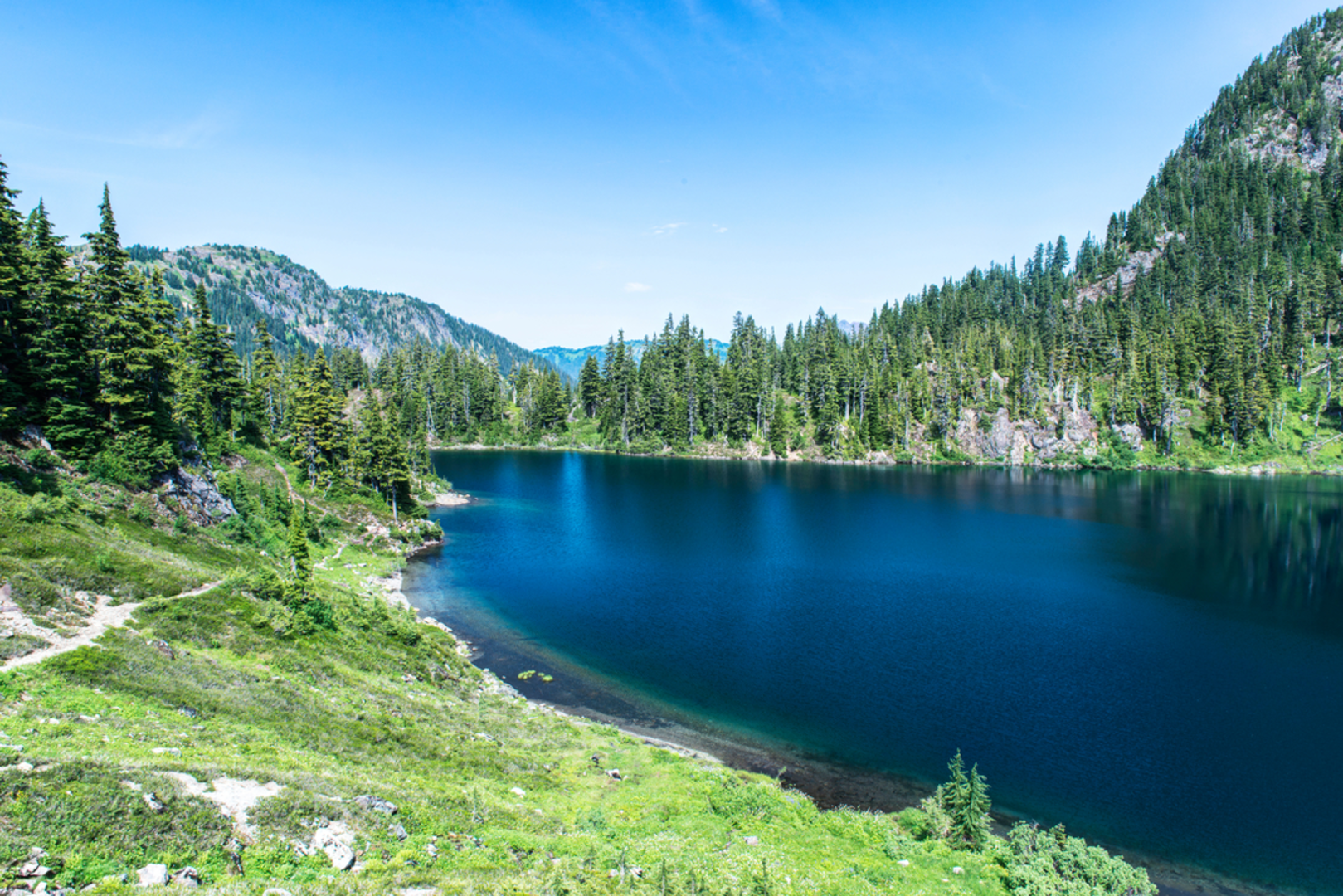 An image depicting the trail Hayes Lake Trail and its surrounding area.