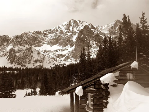 An image depicting the trail Boulder - Grand Pass and Thunder Lake Trail and its surrounding area.