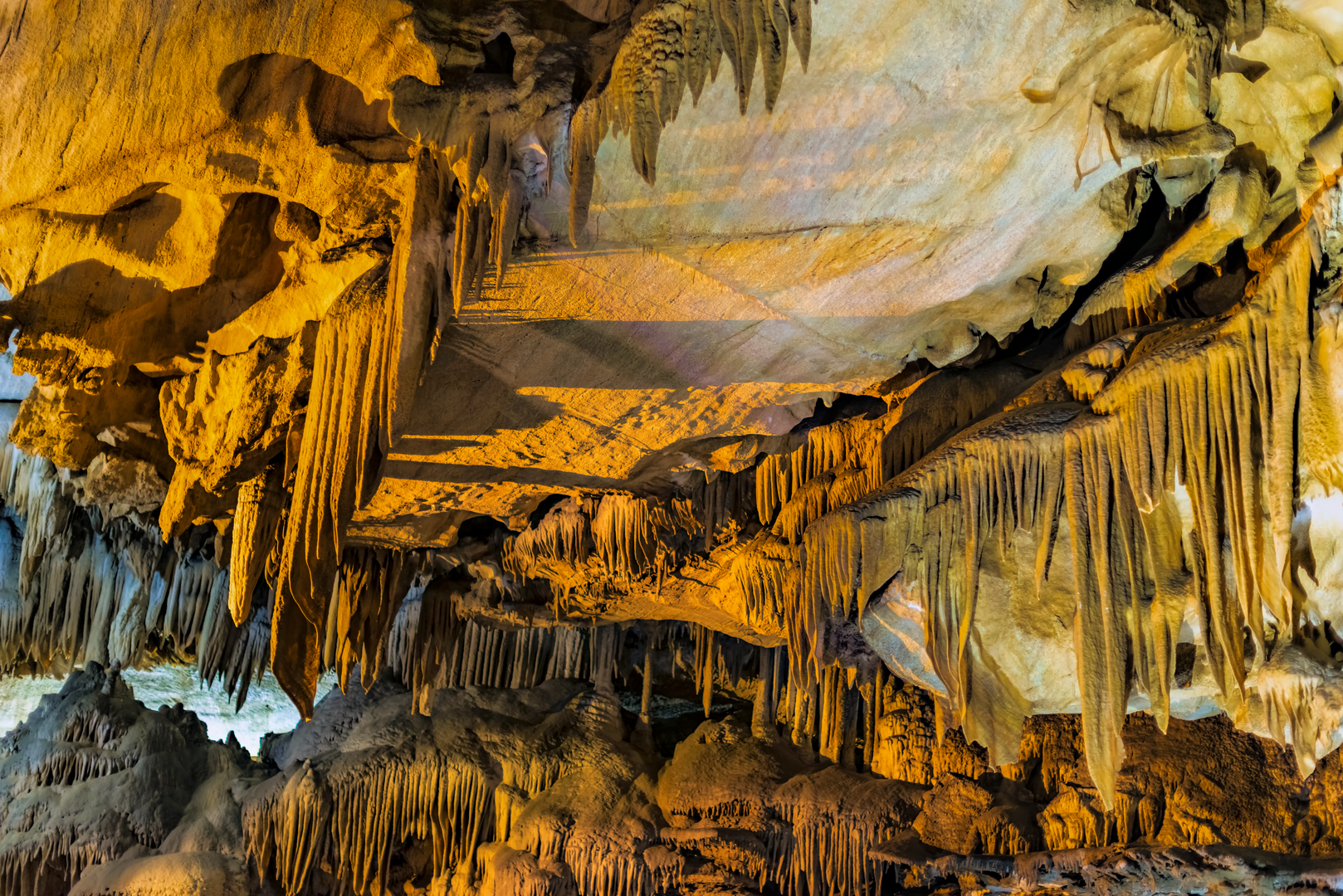 An image depicting the trail Crystal Cave and its surrounding area.