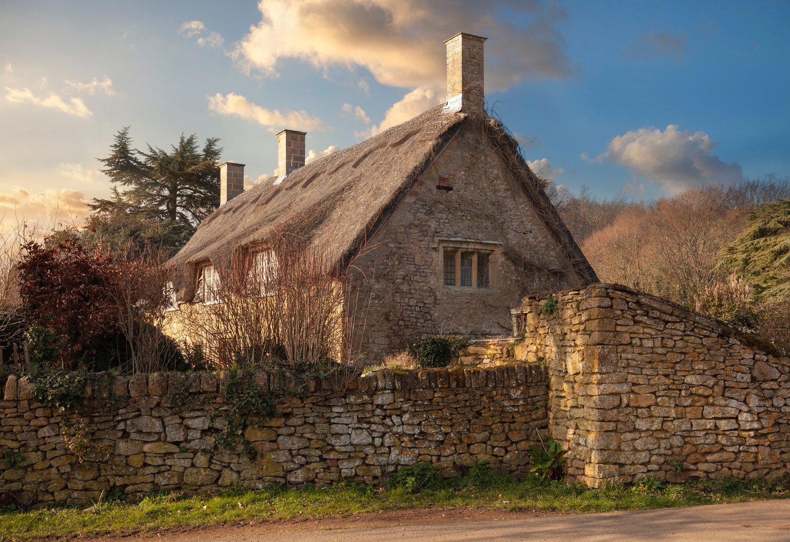 An image depicting the trail Cotswold Link - Macmillan Way and its surrounding area.