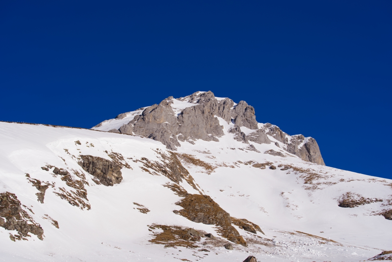 An image depicting the trail Mountain hike deep in the Engelberg Valley and its surrounding area.