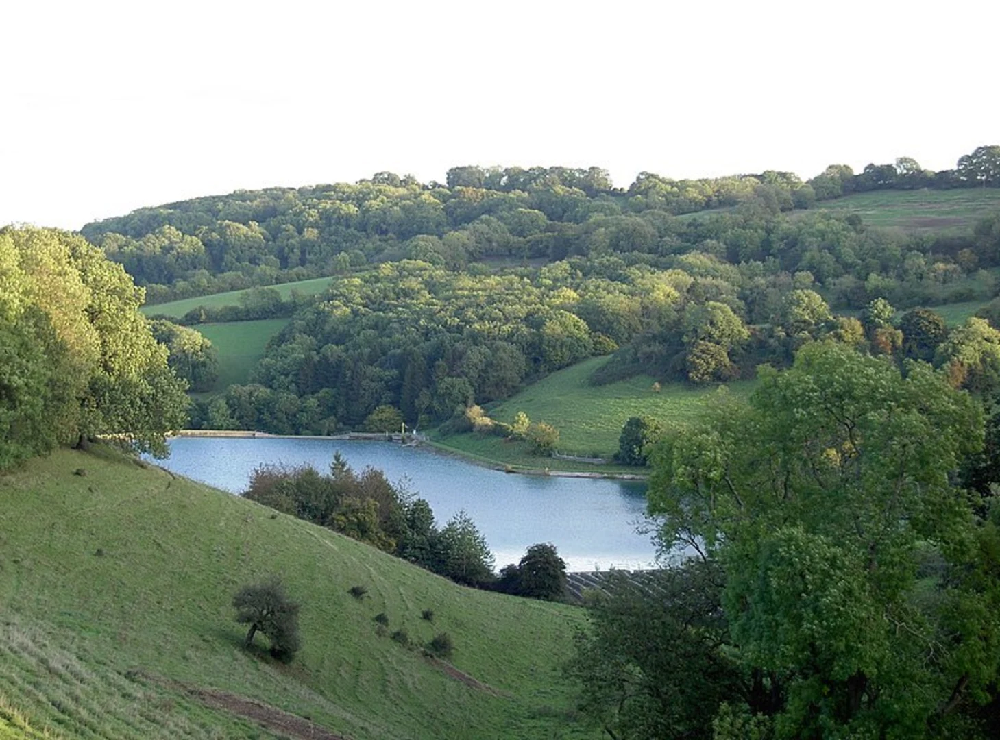 An image depicting the trail Upper Swainwick Look via Monkswood Reservoir and its surrounding area.