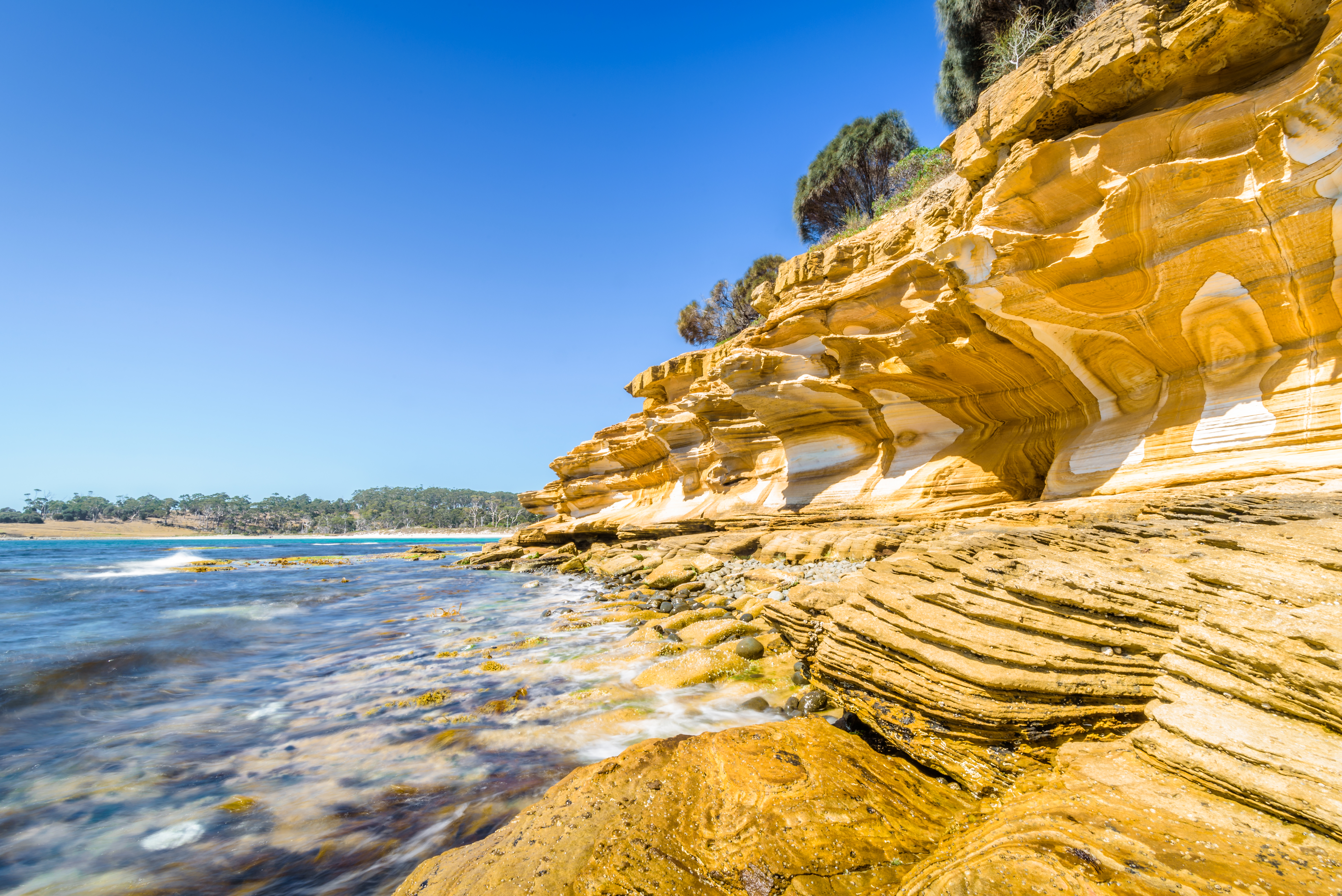 An image depicting the trail Maria Island National Park and its surrounding area.