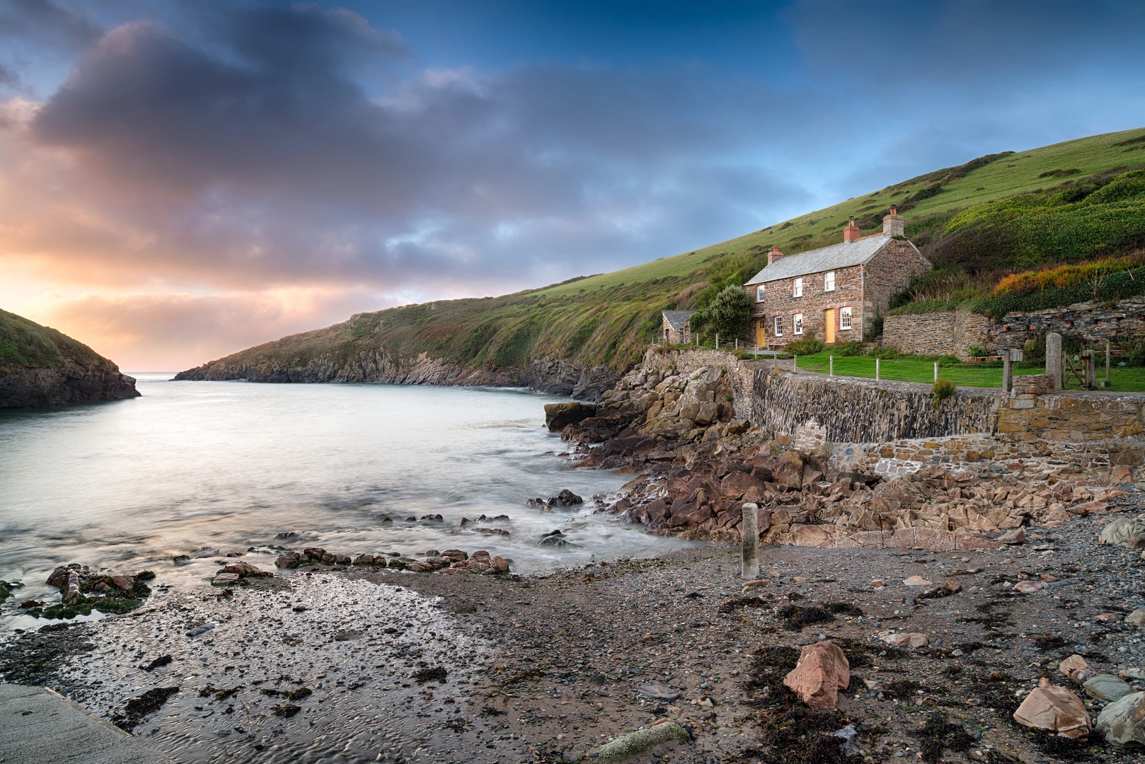 An image depicting the trail Lundy Bay and Port Quin Walk and its surrounding area.