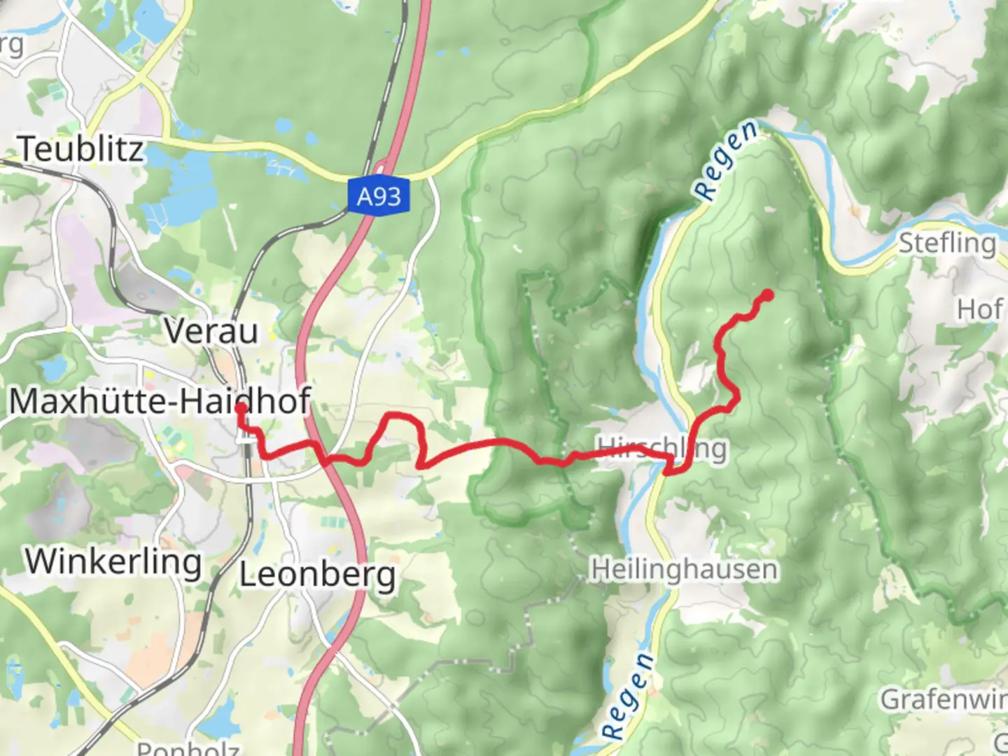 An image depicting the trail Maxhütte-Haidhof to Knotenpunkt Gailenberg via Leonberger Panoramaweg and its surrounding area.