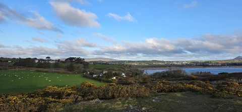 Circular walk around the Headland