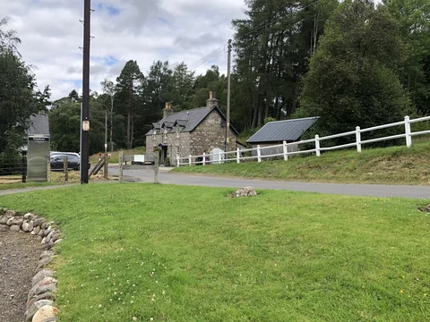 An image depicting the trail Glen Esk Path - Tarfside to Invermark Path and its surrounding area.