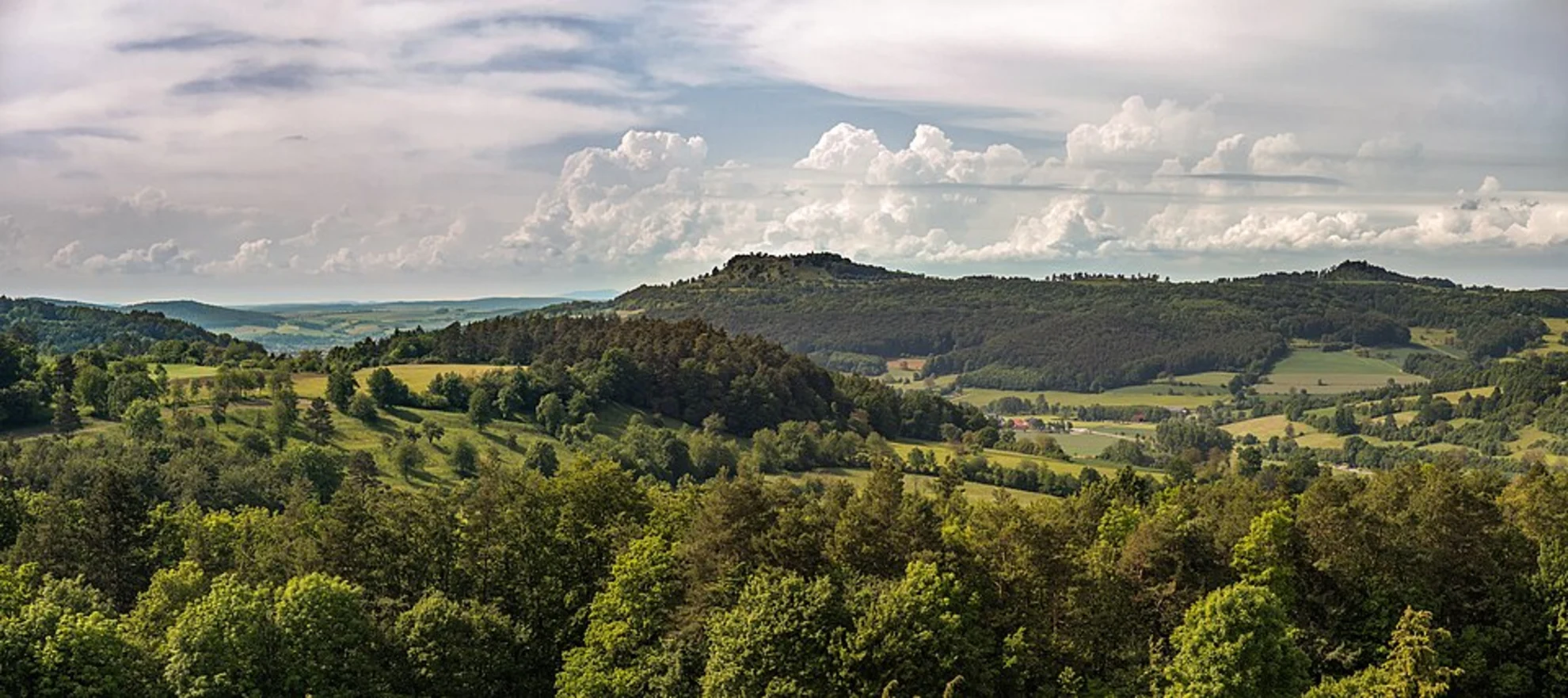 An image depicting the trail Staffelberg Loop and its surrounding area.
