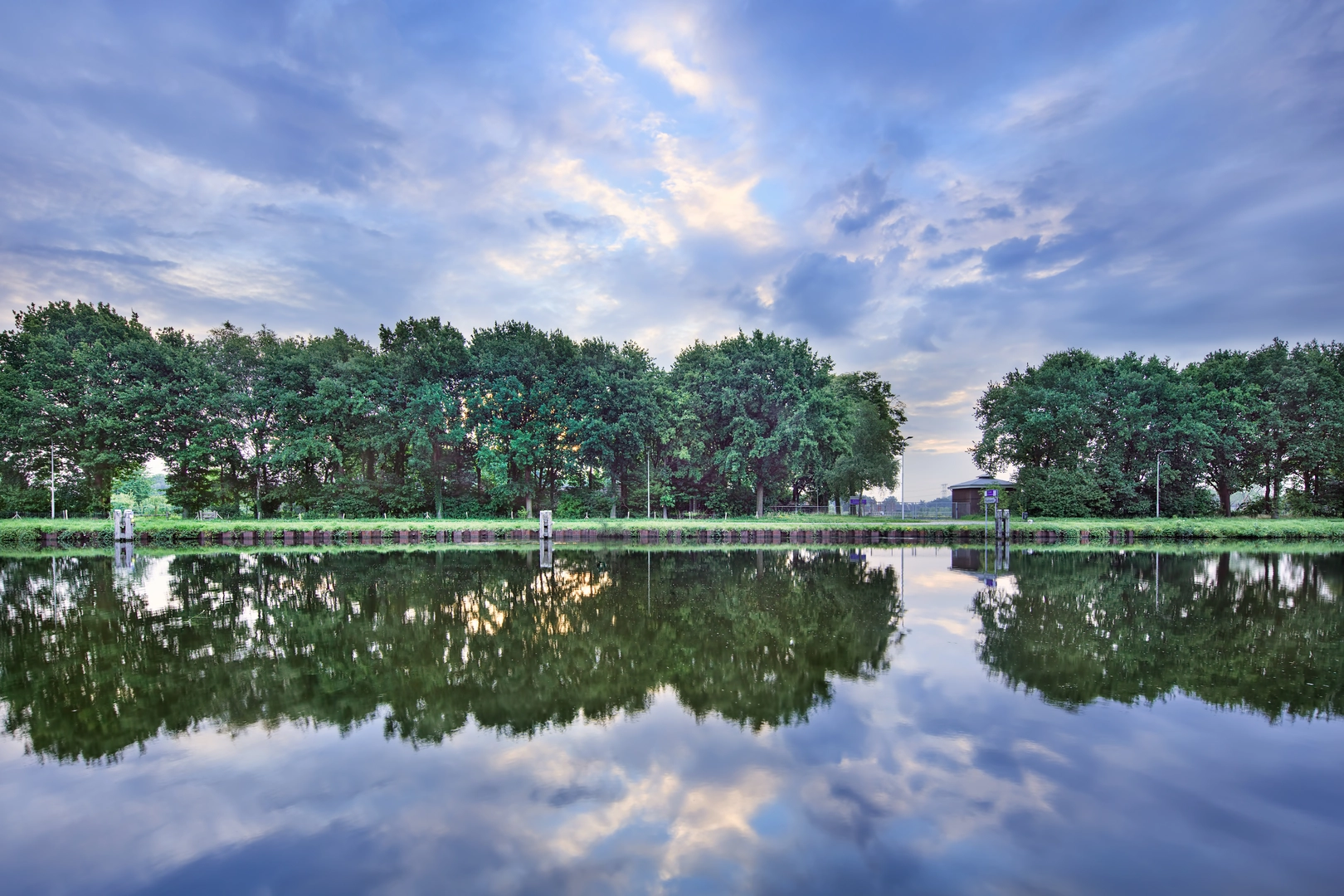 An image depicting the trail Vijverpad, Gilzervaan, Slingerdreef and Kerkepad Loop and its surrounding area.