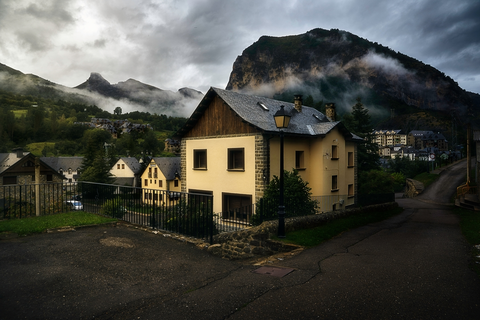 An image depicting the trail Escarrilla - El Salto PR HU 091-b and its surrounding area.