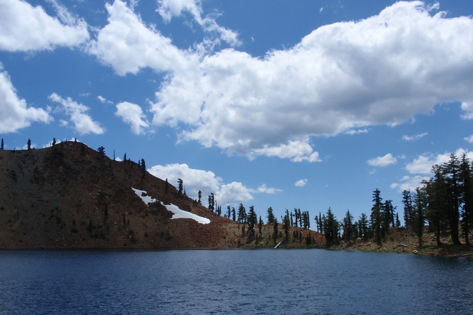 An image depicting the trail Summit Lake-Diamond Lake-Luella Lake-Deer Lake Loop via Deer Creek Pass and its surrounding area.