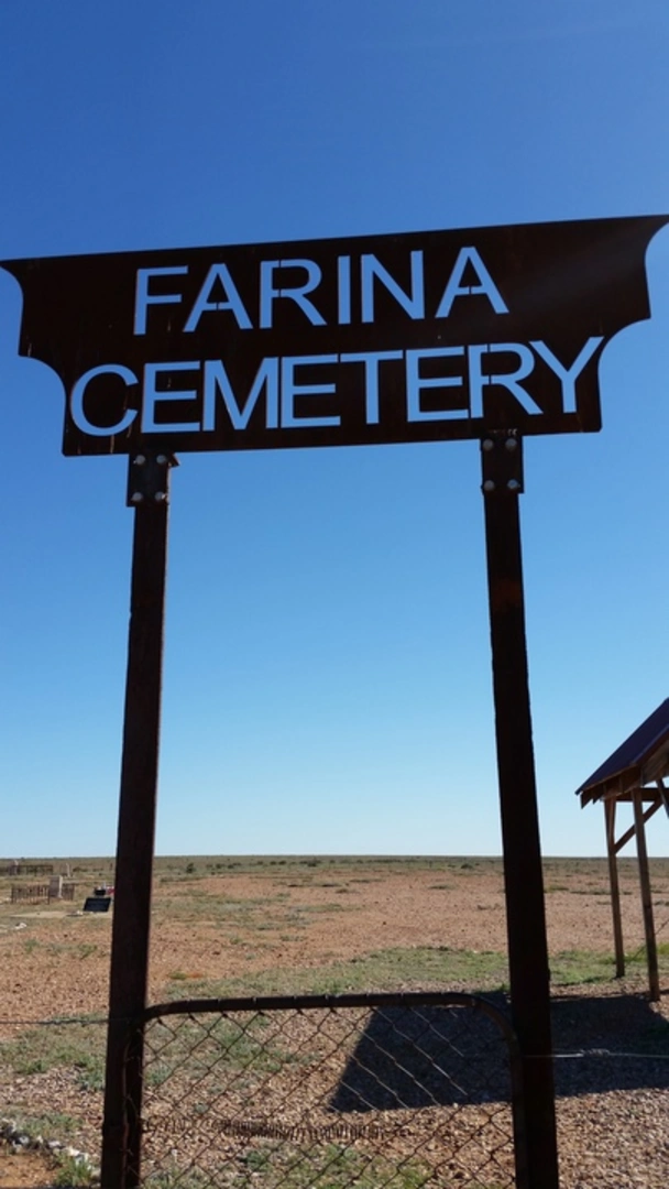 An image depicting the trail Farina Cemetery Walk and its surrounding area.