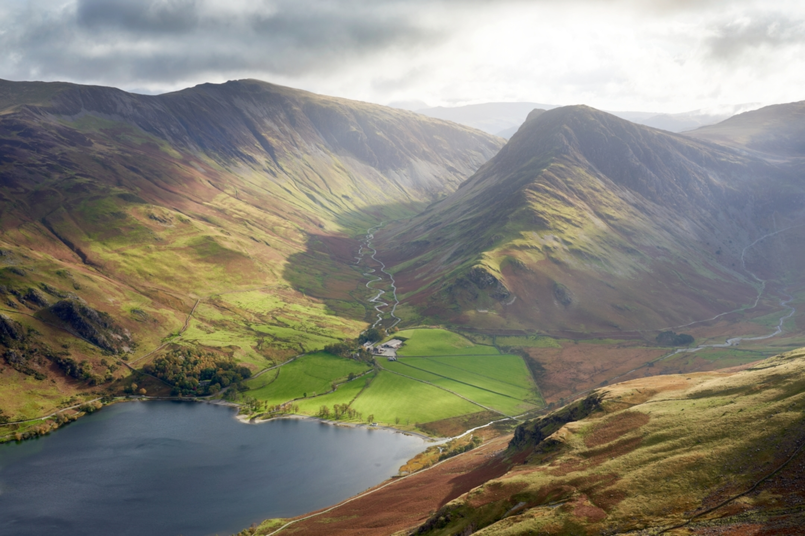 An image depicting the trail Dale Head and its surrounding area.