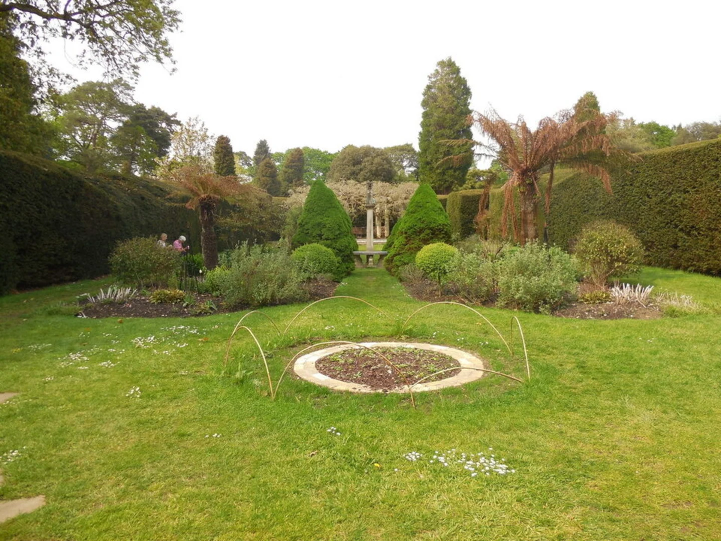 An image depicting the trail Exbury Gardens and its surrounding area.