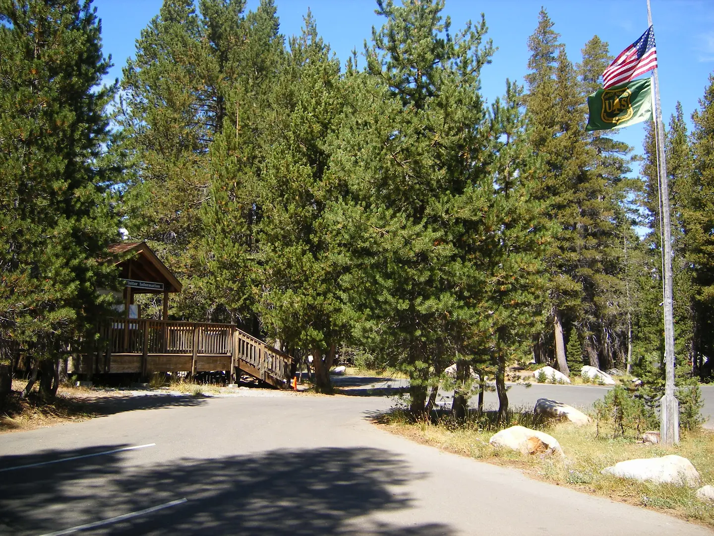 An image depicting the trail Gertrude Lake and Beauty Lake via Rockbound Trail and its surrounding area.