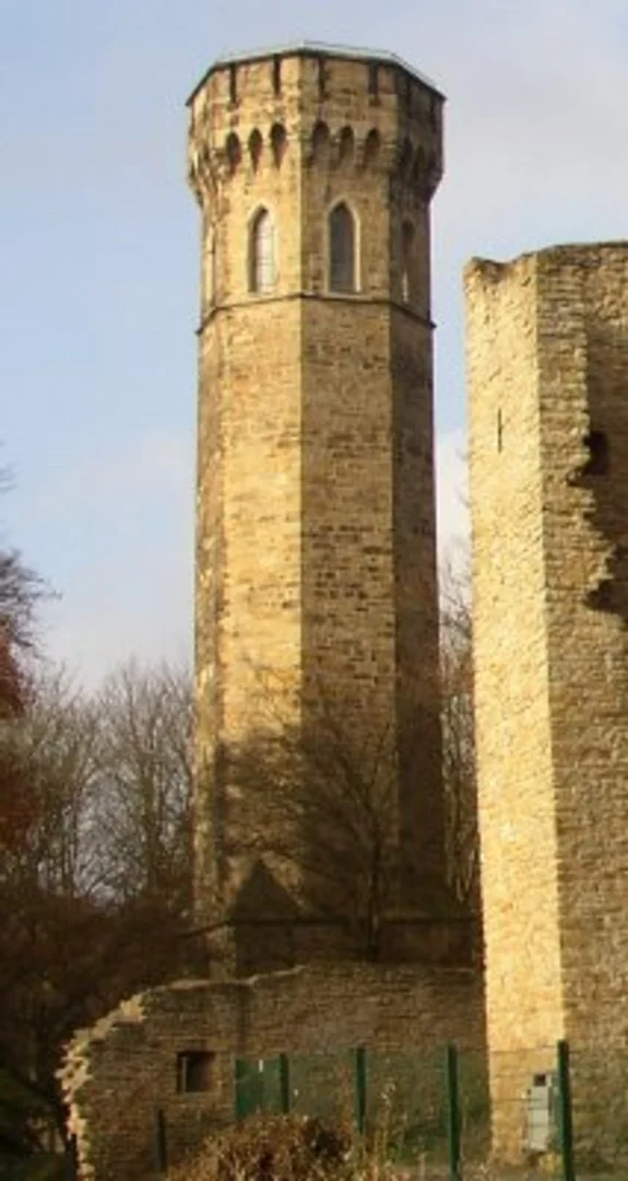 An image depicting the trail Ruhrtalblick and Ruhr via Ruhrhoehenweg and Hoehlenweg and its surrounding area.