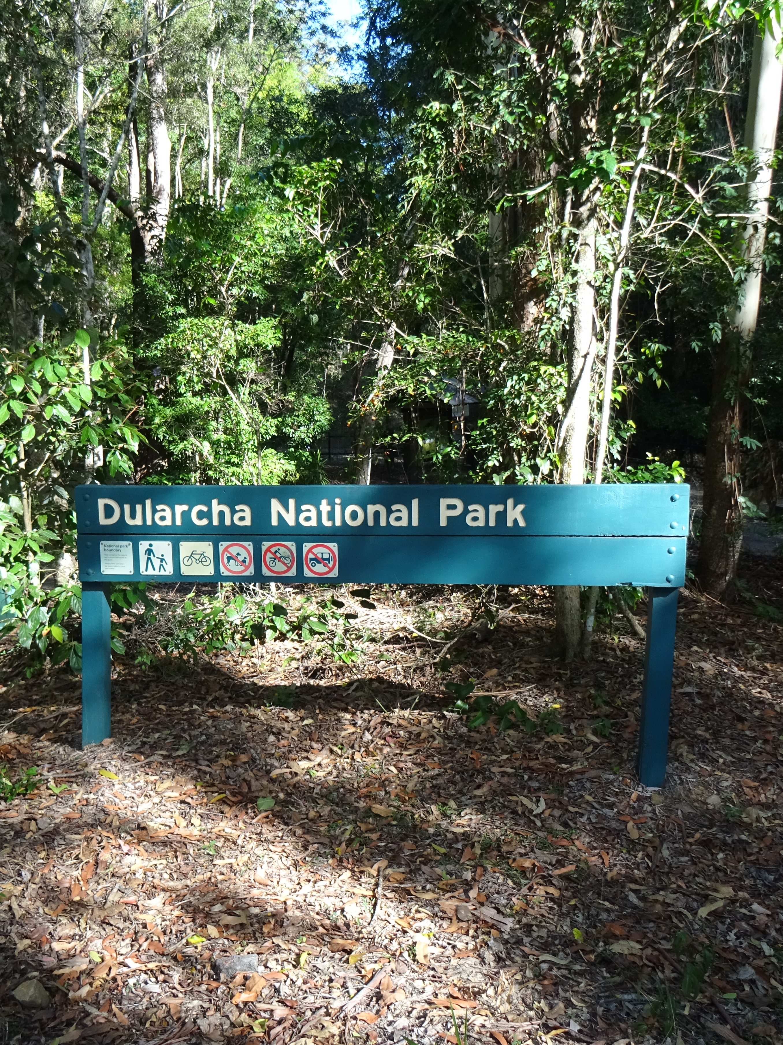 An image depicting the trail Dularcha National Park and its surrounding area.