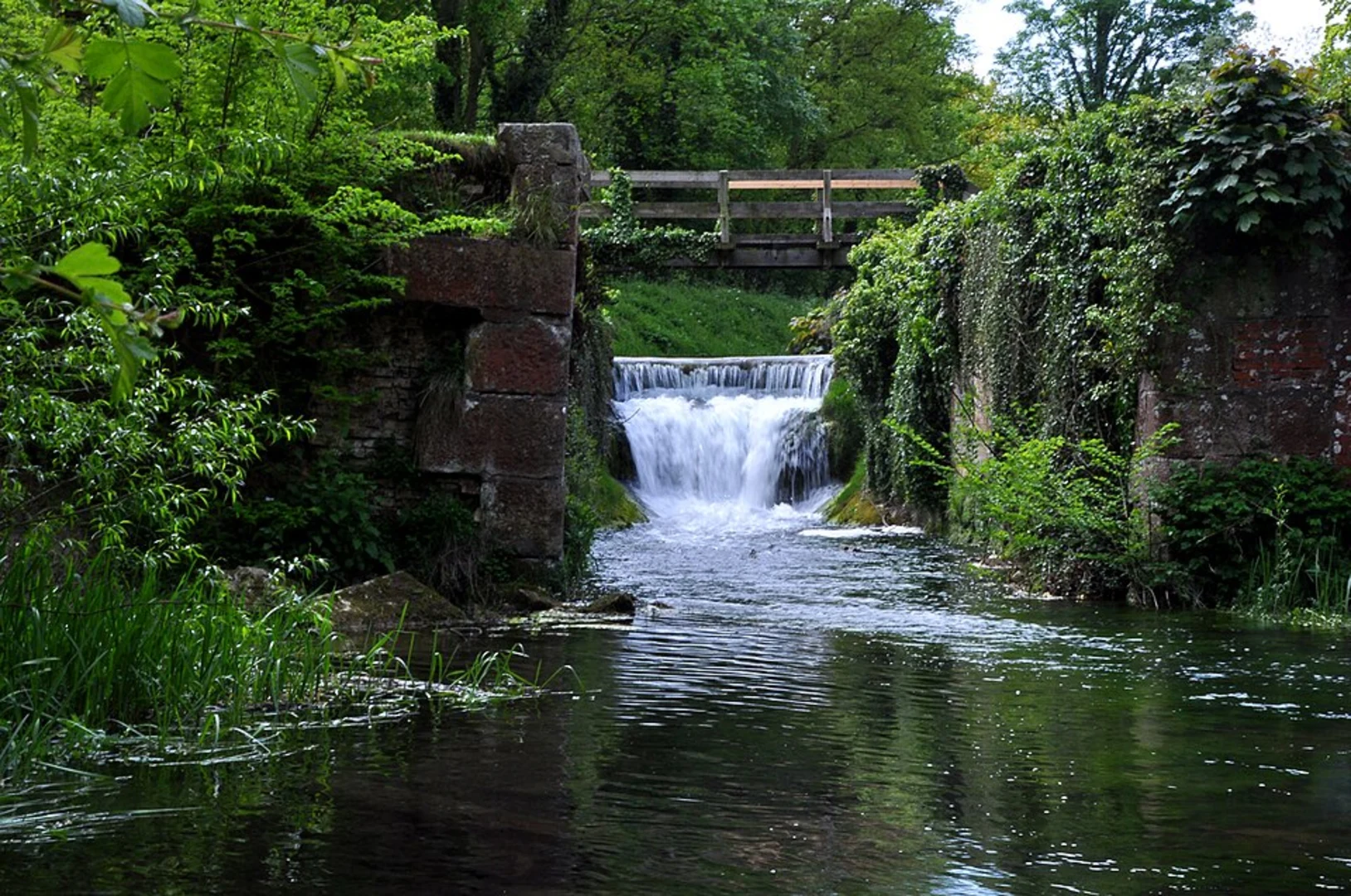 An image depicting the trail Ruskington to Sleaford Walk and its surrounding area.